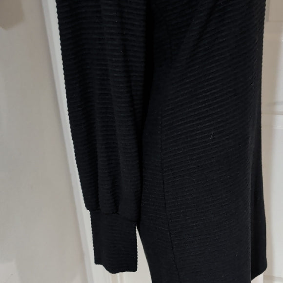 Black ribbed knit bodycon dress sleeve detail