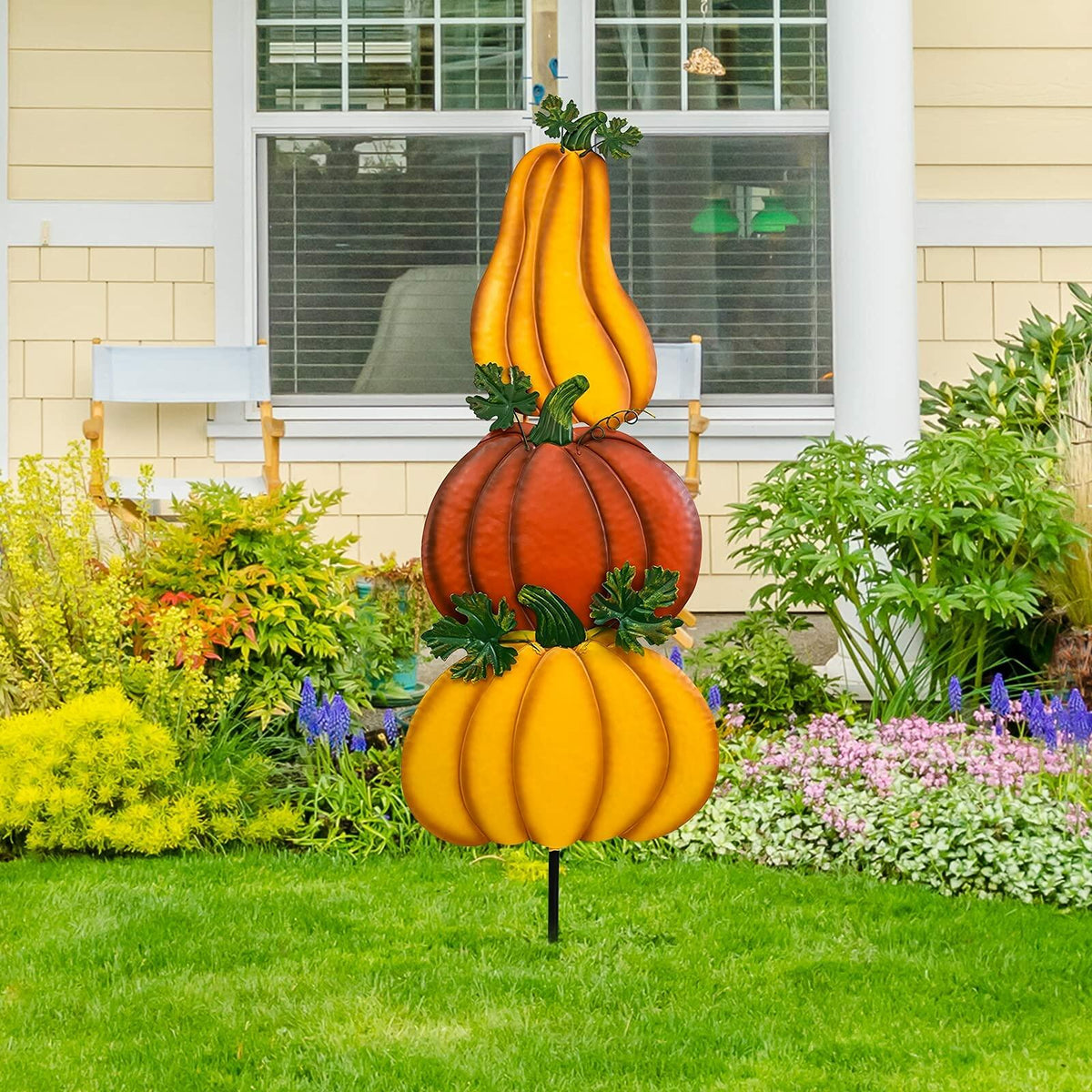 Three stacked pumpkin yard stake with orange center pumpkin and yellow upper and lower pumpkins