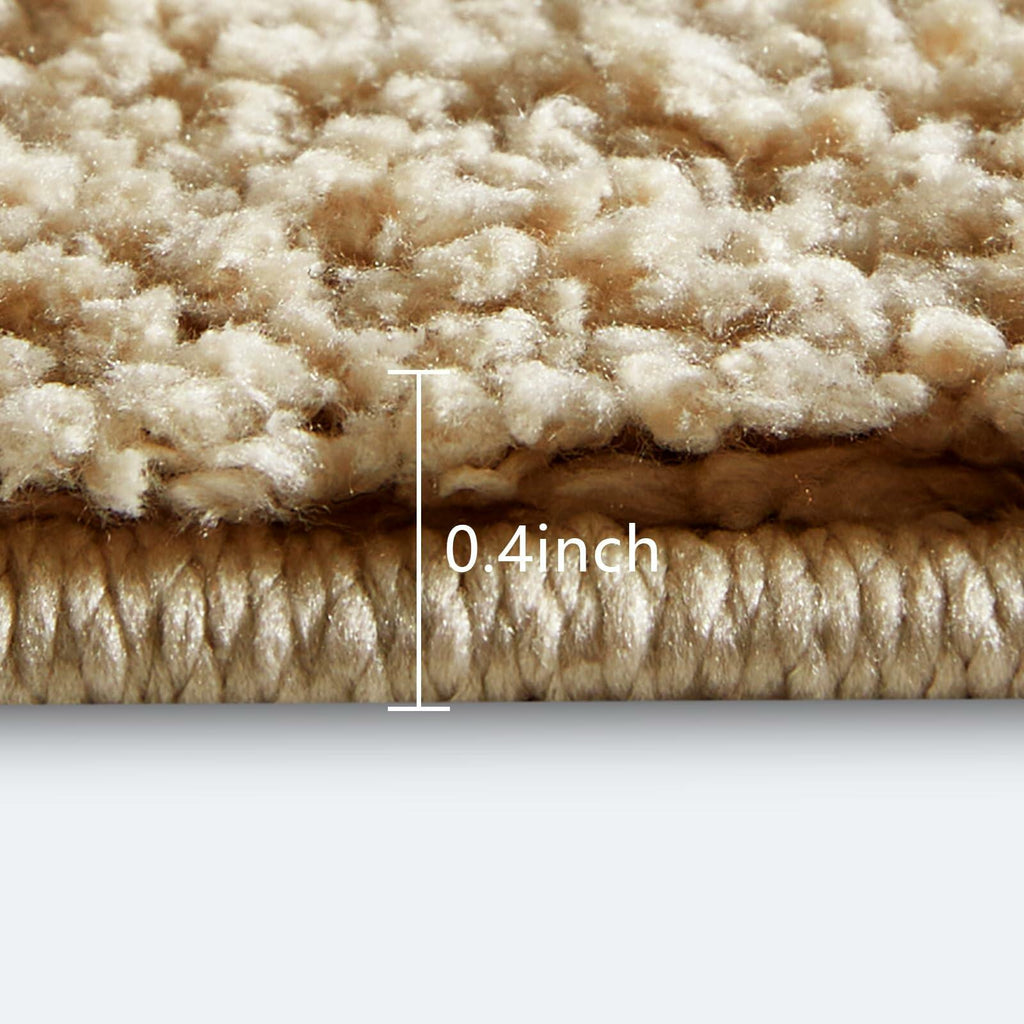 Bath mat thickness shown as 0.4 inch, plush beige textured pile and backing
