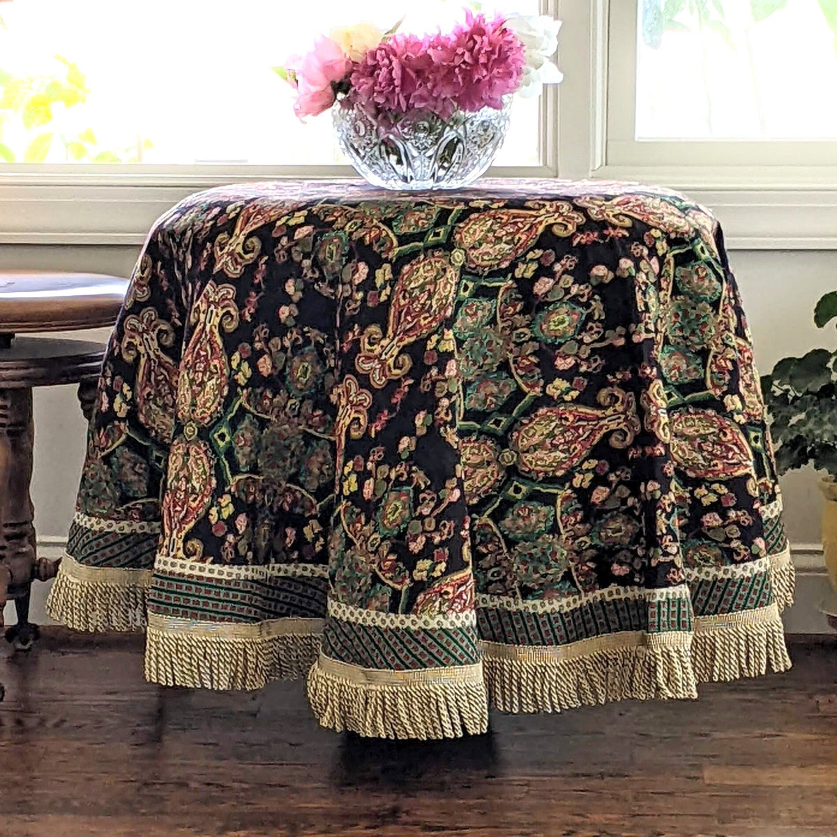 Tache Elegant Black Ornate Paisley Woven Tapestry Tablecloth (18192)