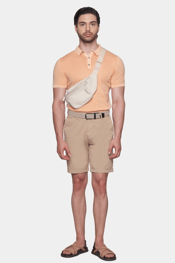 Cream summer shorts worn with belt, straight hem and side pockets