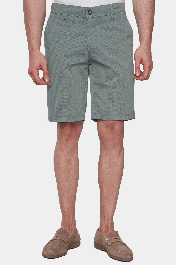 Seal green men’s casual shorts with button closure and front pockets