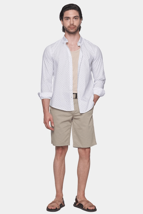 Men's natural beige shorts, above-knee length, button-fly and side pockets