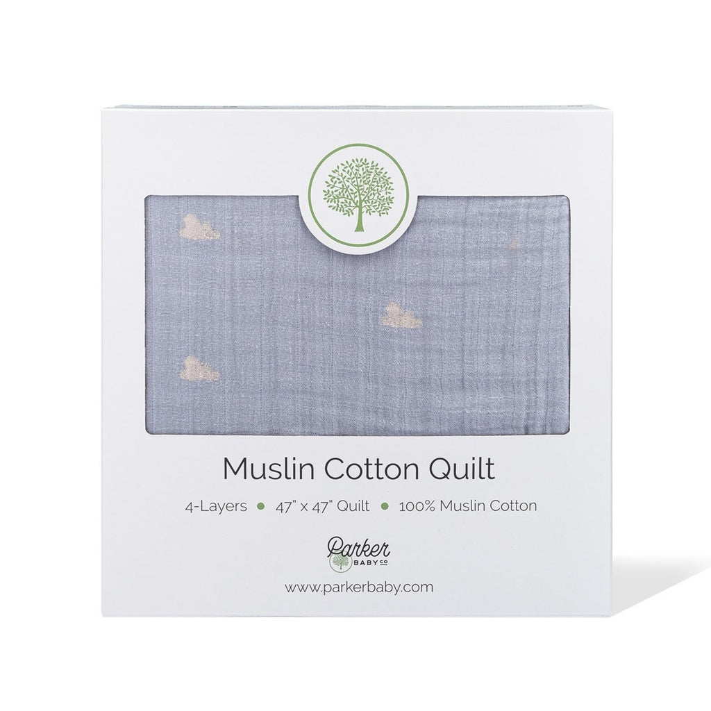 Boxed muslin cotton quilt, light blue with small cloud motifs