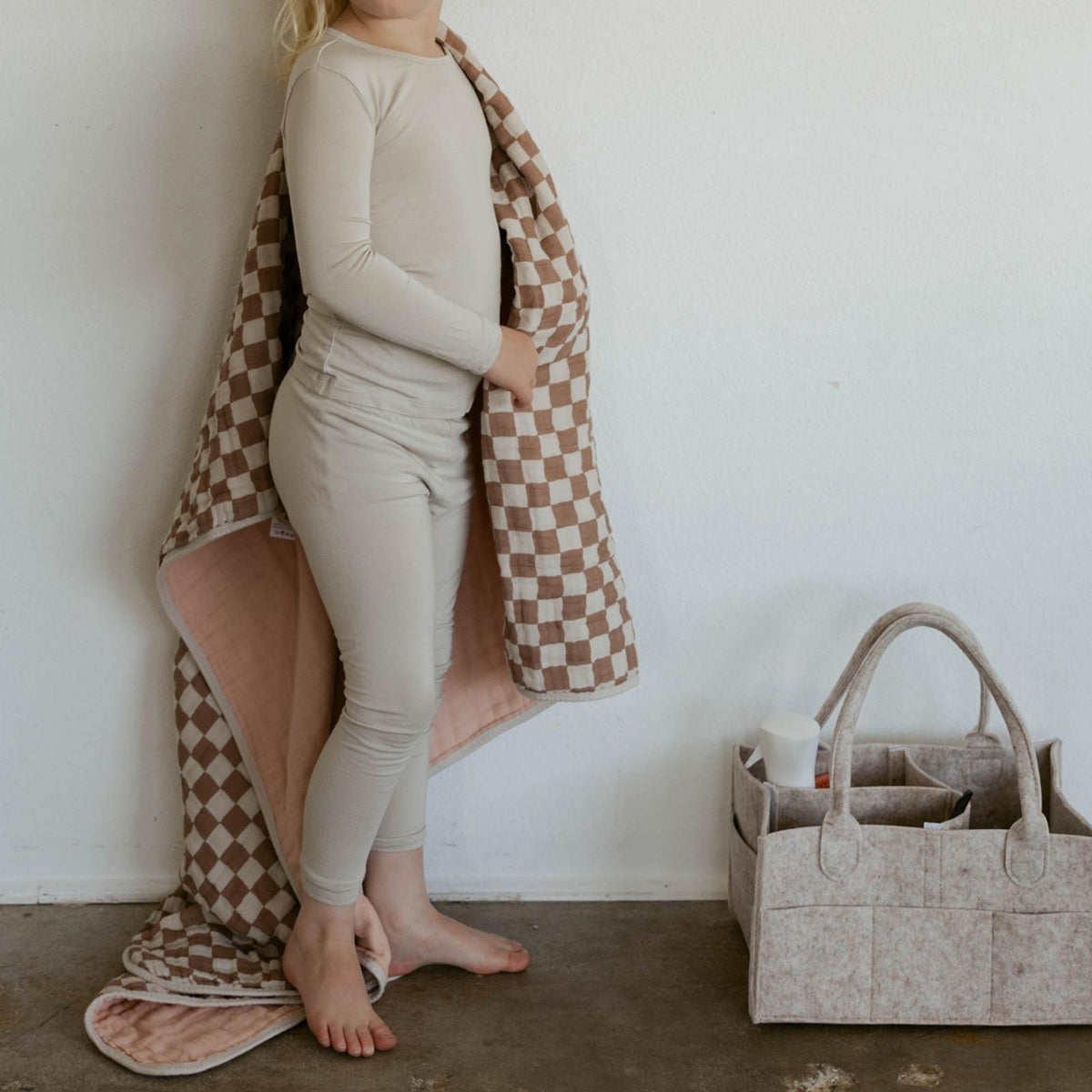 Checker quilt in rosewood and cream, muslin-style blanket with fringed edge