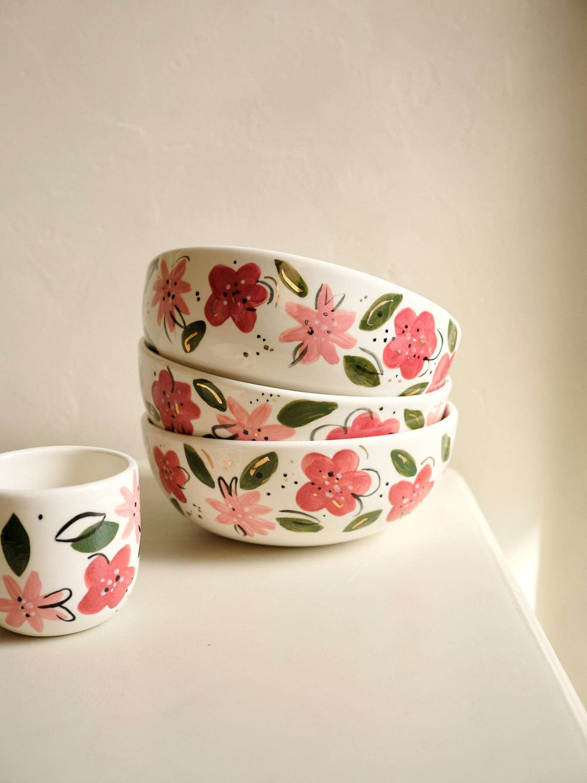 Porcelain salad bowl set with hand-painted pink floral pattern, stacked nested bowls