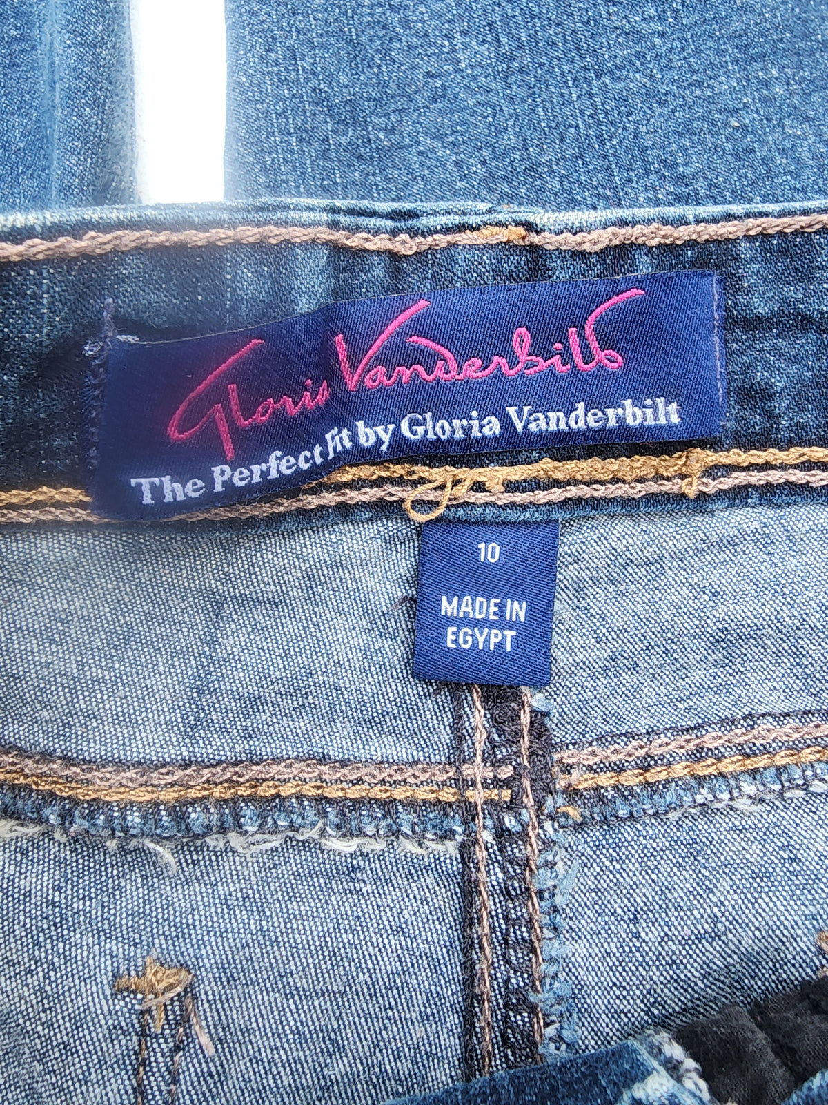 Gloria Vanderbilt jeans waistband label: size 10, made in Egypt