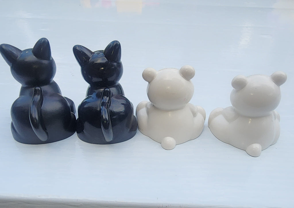 LEGO DUPLO animal figure set with 2 dark cats and 2 white polar bears, side view