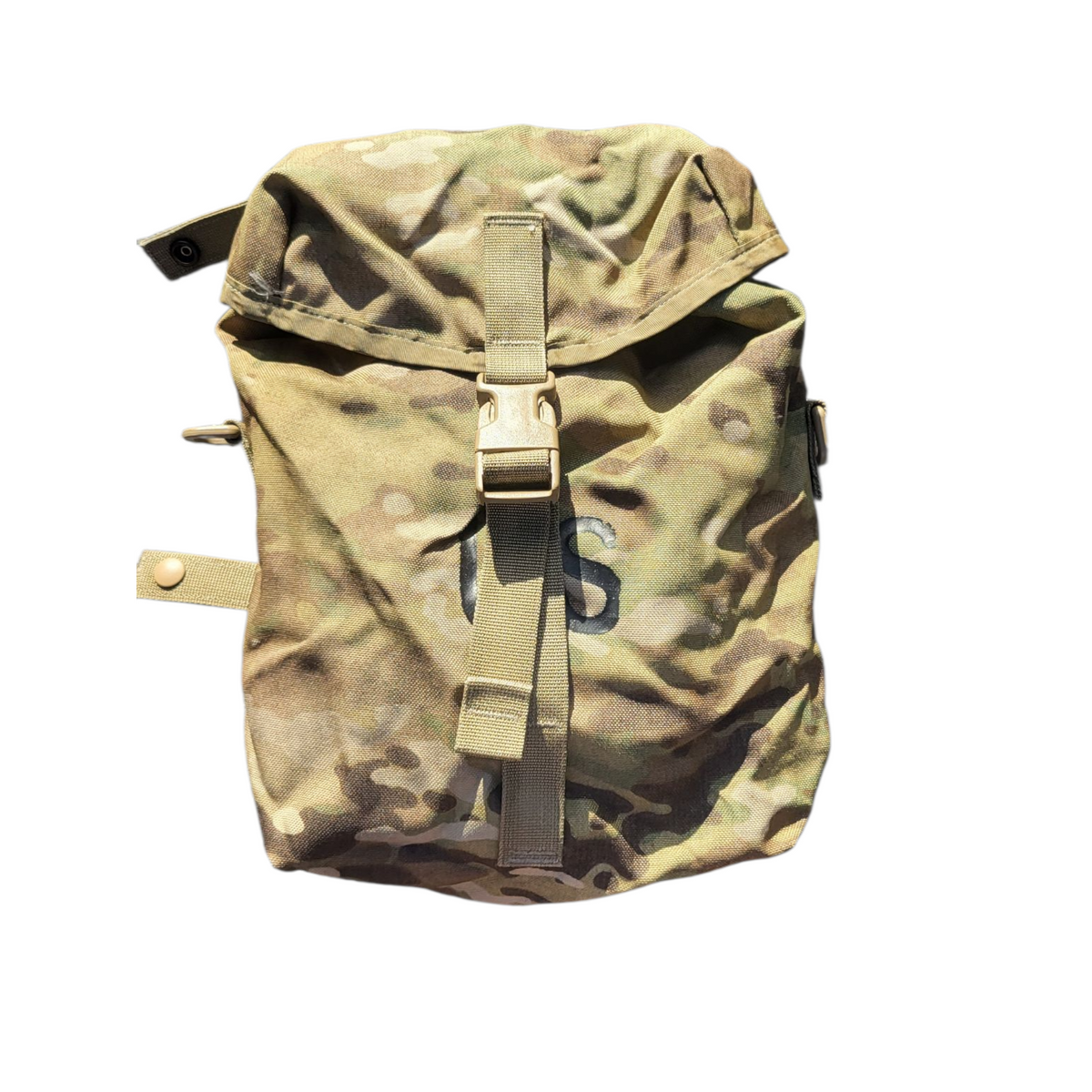 Camouflage sustainment pouch with central buckle strap and side pull handle
