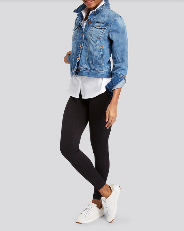 Black seamless high-rise leggings, worn with sneakers, slim leg fit