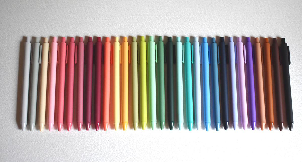 Multi-color gel pen set with capped pens in assorted shades