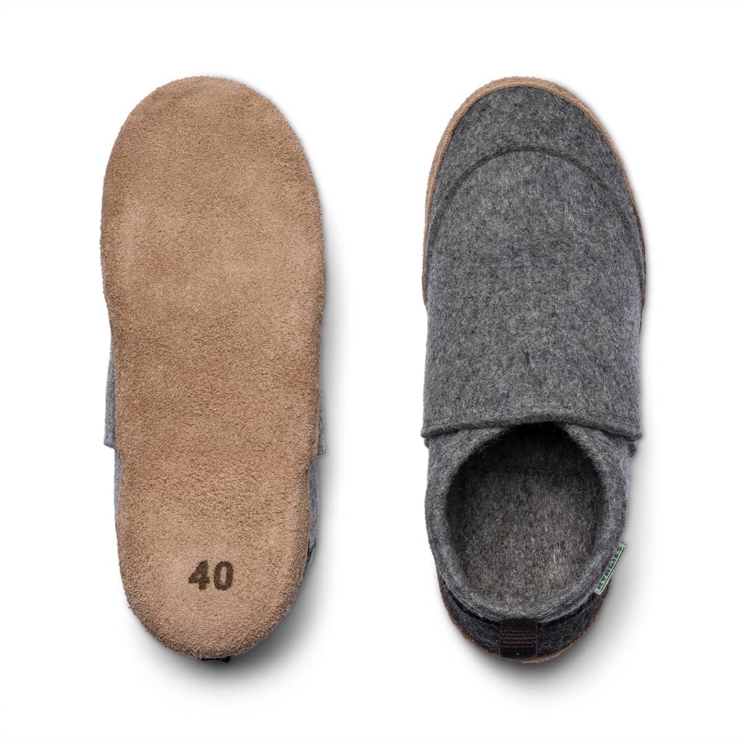 Tengries slippers size 40: tan insole with dark gray open-heel interior