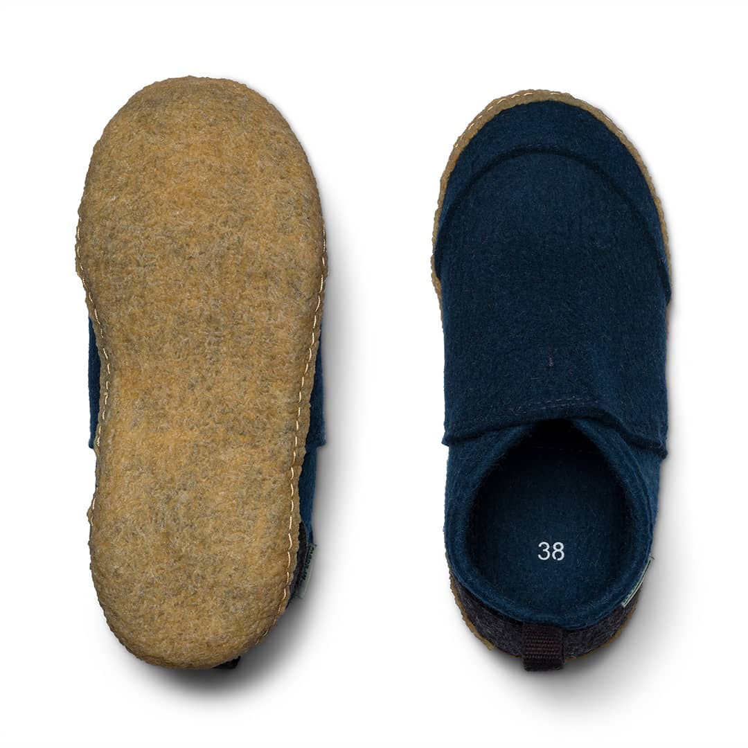 Tengries Walkabouts oatmeal and navy felt slip-on shoes, insole view with size label