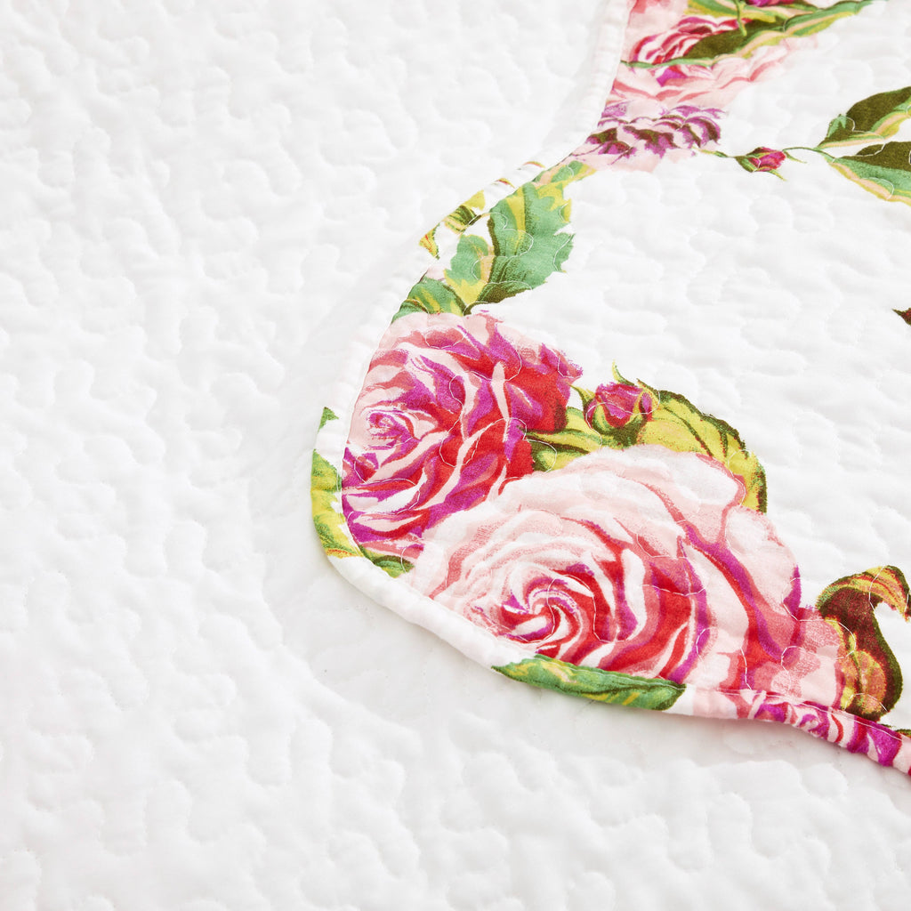 Floral rose quilted throw blanket corner with scalloped multicolor edge