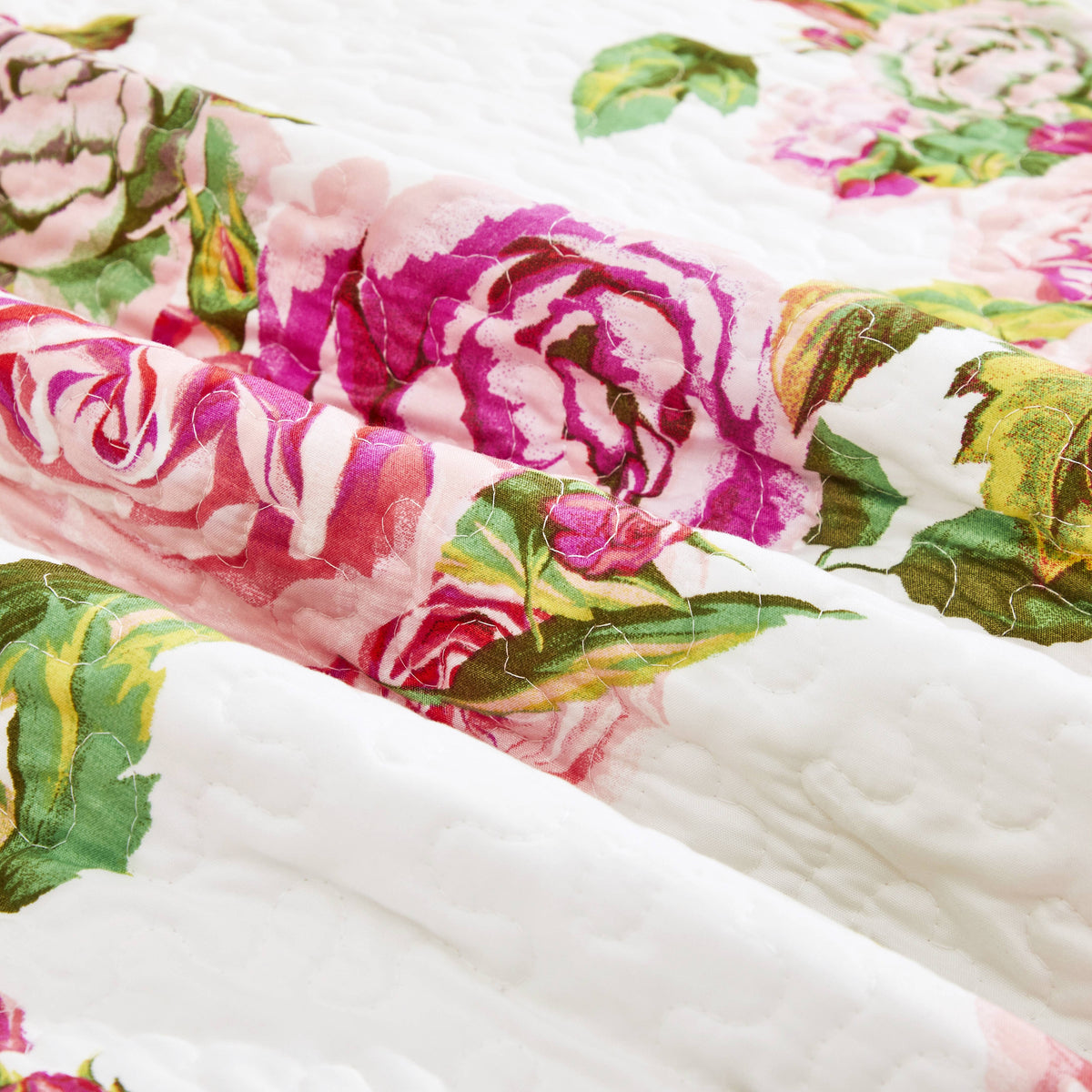 Pink and white rose floral quilted throw blanket with scalloped edge