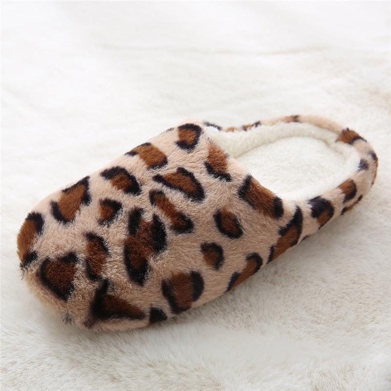 Women's fuzzy slip-on slippers, brown leopard print with cream plush lining