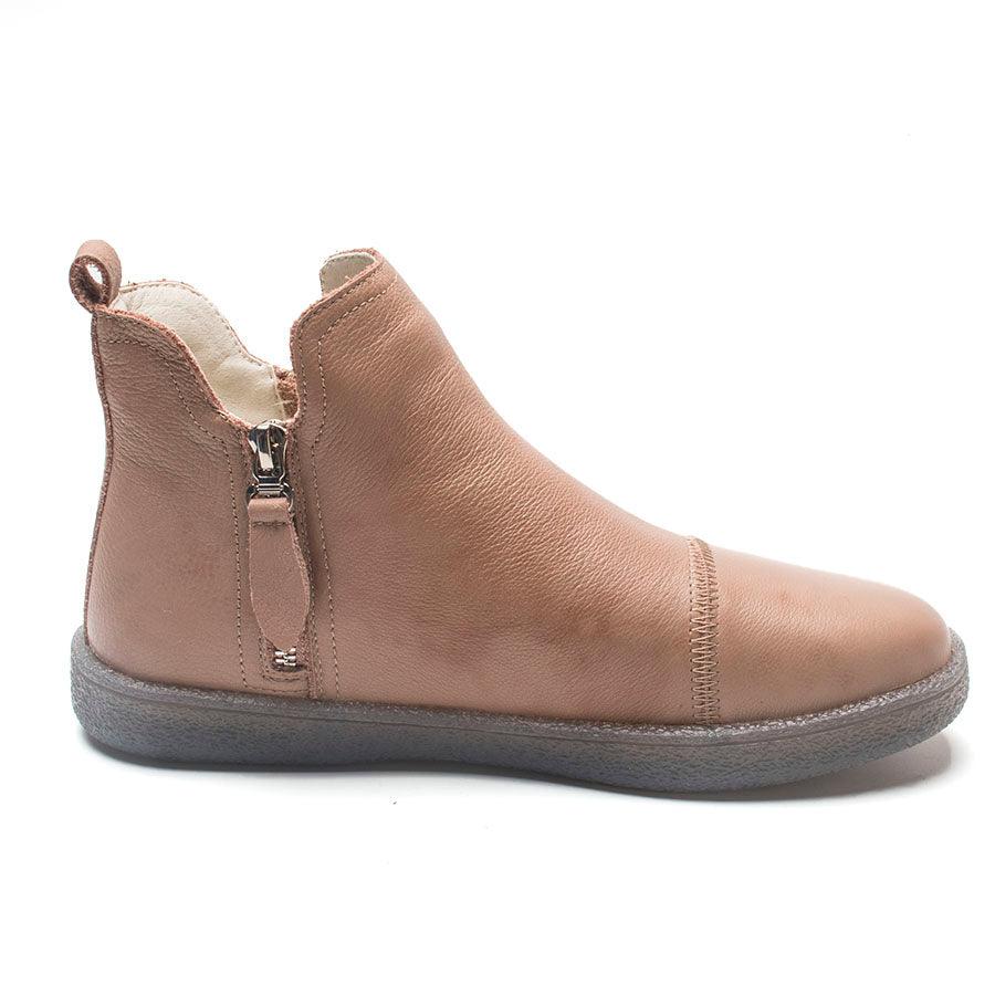 Tan ankle boots with side zipper and warm fur trim at the collar